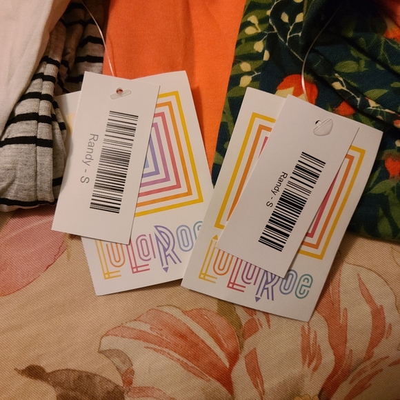 Bundle of 2 lularoe shirts - Picture 4 of 5